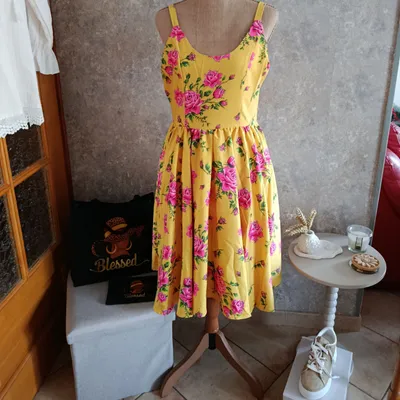 Robe rétro rockabilly Pin up motif fleurs 